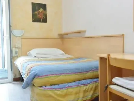 Eva Hotel *